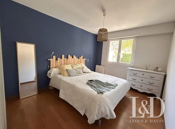 Saint-Jean d'Illac Bourg- Maison contemporaine avec piscine