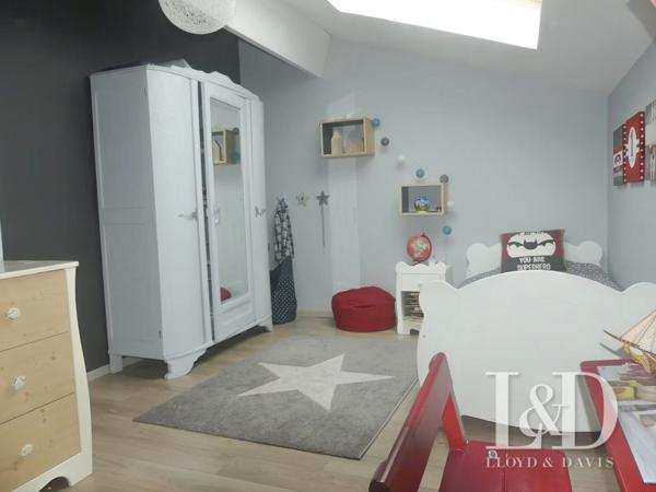 Saint-Jean d'Illac Bourg- Maison contemporaine avec piscine