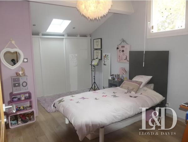 Saint-Jean d'Illac Bourg- Maison contemporaine avec piscine