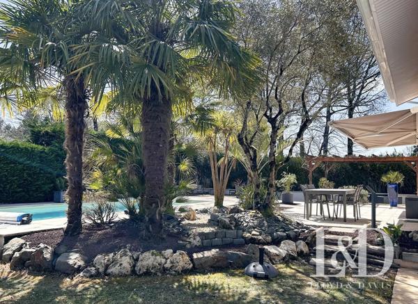 Saint-Jean d'Illac Bourg- Maison contemporaine avec piscine