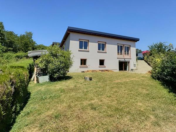 Maison Chambéry quartier Montjay,  développe près de 150 m2 sur 719m2 de terrain