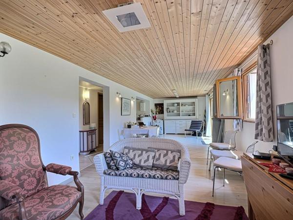 Maison Chambéry quartier Montjay,  développe près de 150 m2 sur 719m2 de terrain