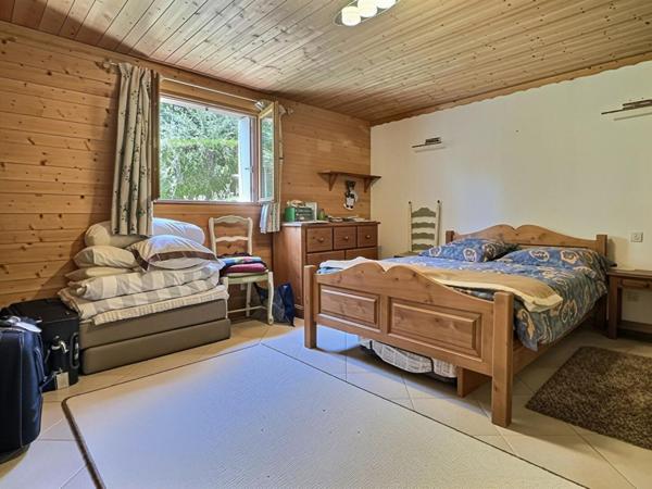 Maison Chambéry quartier Montjay,  développe près de 150 m2 sur 719m2 de terrain