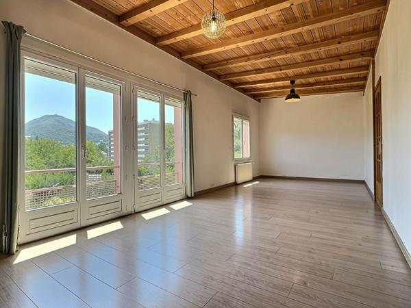 Maison Chambéry quartier Montjay,  développe près de 150 m2 sur 719m2 de terrain