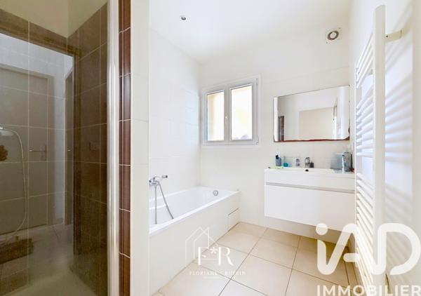 Maison à vendre 4 pièces 200 m² Le Pontet