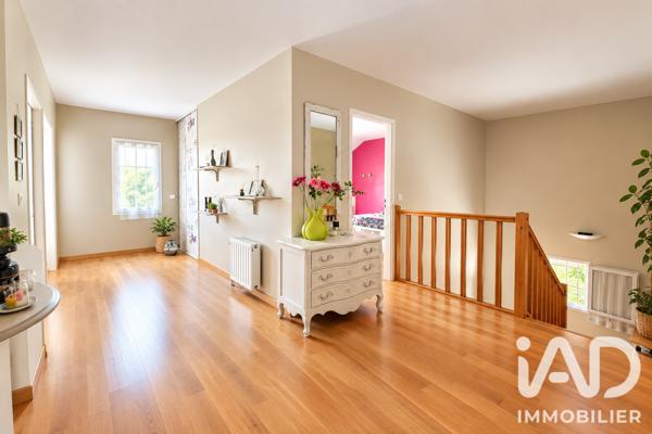 Maison à vendre 7 pièces 156,24 m² Le Mesnil-Saint-Denis