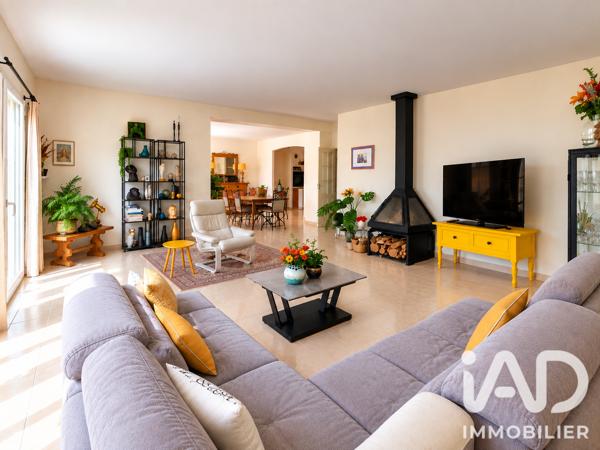 Maison à vendre 7 pièces 156,24 m² Le Mesnil-Saint-Denis