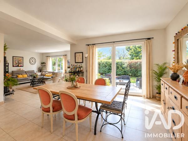 Maison à vendre 7 pièces 156,24 m² Le Mesnil-Saint-Denis