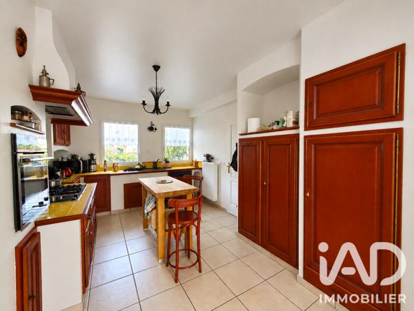 Maison à vendre 7 pièces 156,24 m² Le Mesnil-Saint-Denis