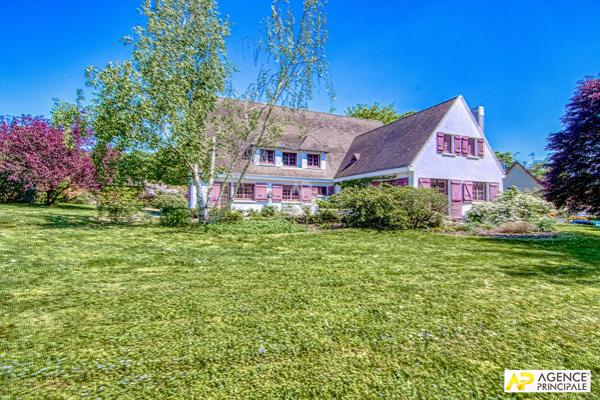 Le Chesnay centre ville - Maison 14 pièces 395.90 m² habitables sur parcelle de 2250 m² 1 720 000 € **  - Référence  28167