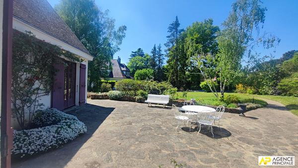 Le Chesnay centre ville - Maison 14 pièces 395.90 m² habitables sur parcelle de 2250 m² 1 720 000 € **  - Référence  28167