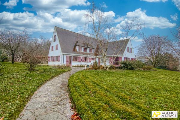 Le Chesnay centre ville - Maison 14 pièces 395.90 m² habitables sur parcelle de 2250 m² 1 720 000 € **  - Référence  28167