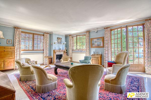 Le Chesnay centre ville - Maison 14 pièces 395.90 m² habitables sur parcelle de 2250 m² 1 720 000 € **  - Référence  28167