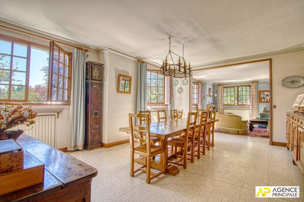 Le Chesnay centre ville - Maison 14 pièces 395.90 m² habitables sur parcelle de 2250 m² 1 720 000 € **  - Référence  28167