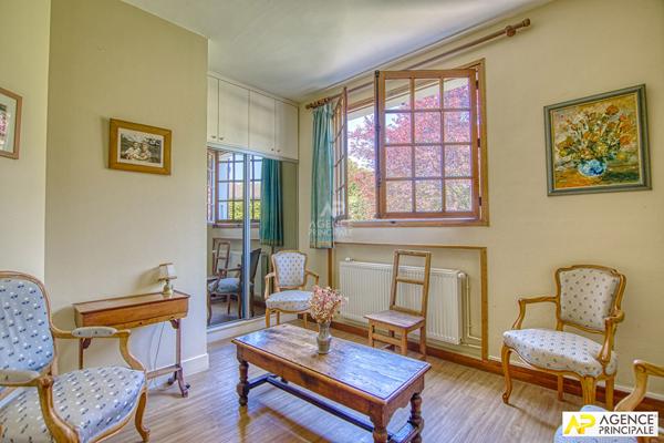 Le Chesnay centre ville - Maison 14 pièces 395.90 m² habitables sur parcelle de 2250 m² 1 720 000 € **  - Référence  28167