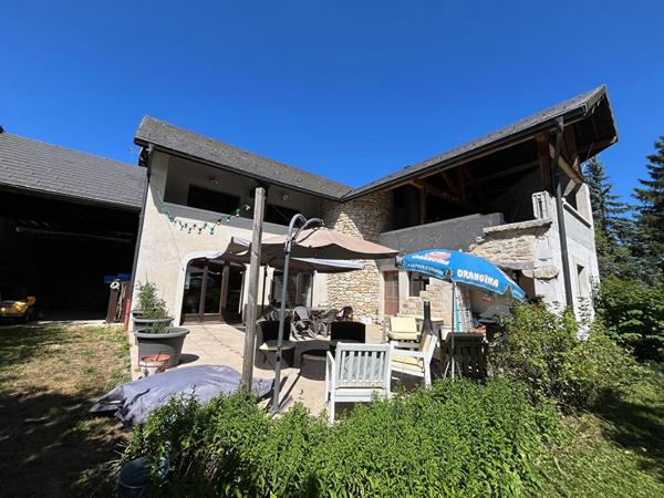 Propriété spacieuse sur grand terrain à Brenod 