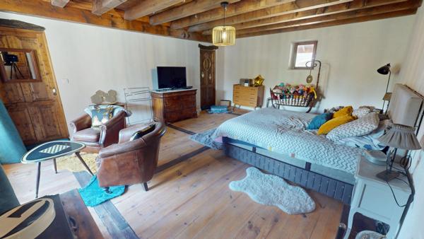 Propriété spacieuse sur grand terrain à Brenod 