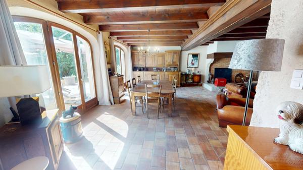 Propriété spacieuse sur grand terrain à Brenod 