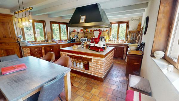 Propriété spacieuse sur grand terrain à Brenod 