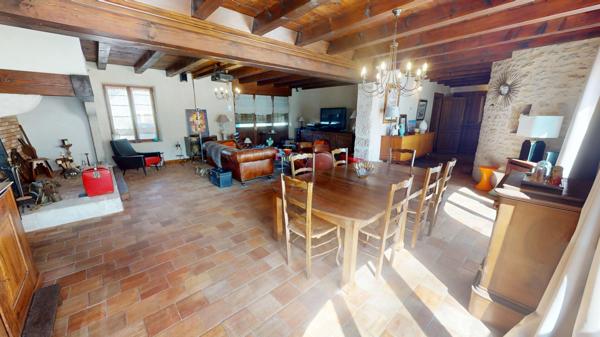 Propriété spacieuse sur grand terrain à Brenod 