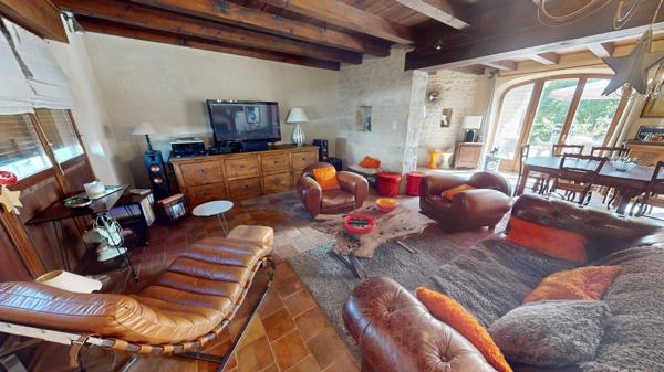 Propriété spacieuse sur grand terrain à Brenod 