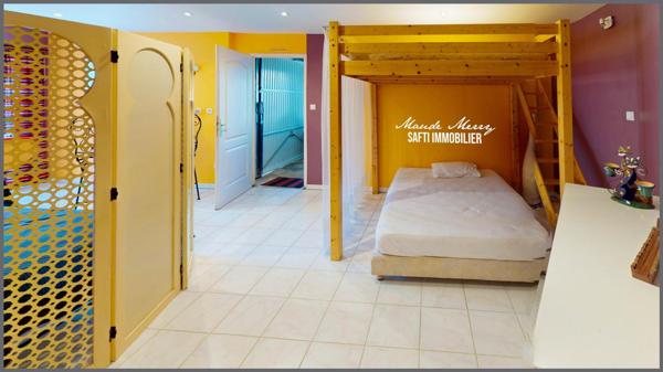 Vue époustoufflante à 180 ° - villa d'architecte aux volumes atypiques - garage - piscine et terrain de 2000 m2