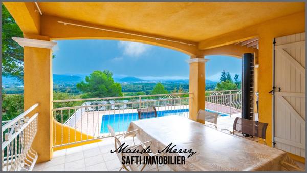 Vue époustoufflante à 180 ° - villa d'architecte aux volumes atypiques - garage - piscine et terrain de 2000 m2