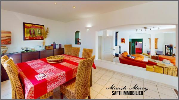 Vue époustoufflante à 180 ° - villa d'architecte aux volumes atypiques - garage - piscine et terrain de 2000 m2