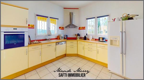 Vue époustoufflante à 180 ° - villa d'architecte aux volumes atypiques - garage - piscine et terrain de 2000 m2