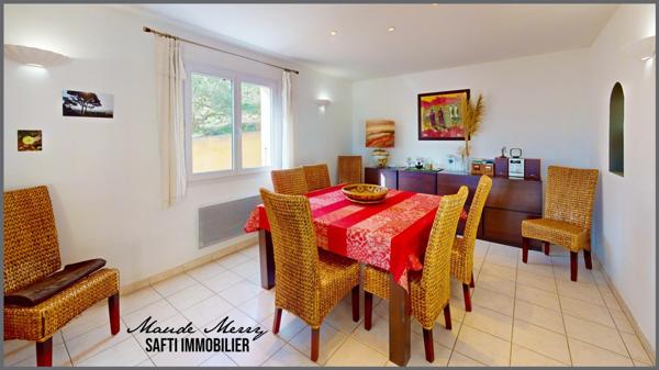 Vue époustoufflante à 180 ° - villa d'architecte aux volumes atypiques - garage - piscine et terrain de 2000 m2