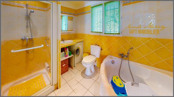 Vue époustoufflante à 180 ° - villa d'architecte aux volumes atypiques - garage - piscine et terrain de 2000 m2