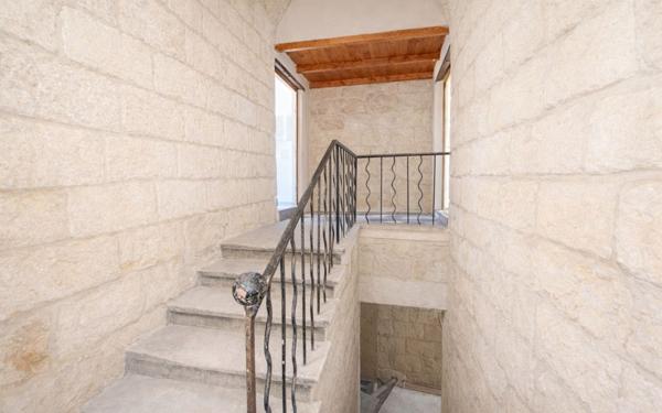 Immeuble à vendre    4 pièces • 400 m2 Beauvoisin