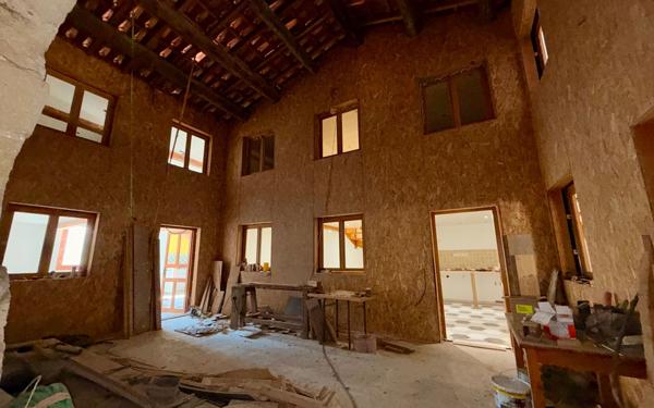 Immeuble à vendre    4 pièces • 400 m2 Beauvoisin