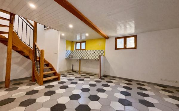 Immeuble à vendre    4 pièces • 400 m2 Beauvoisin