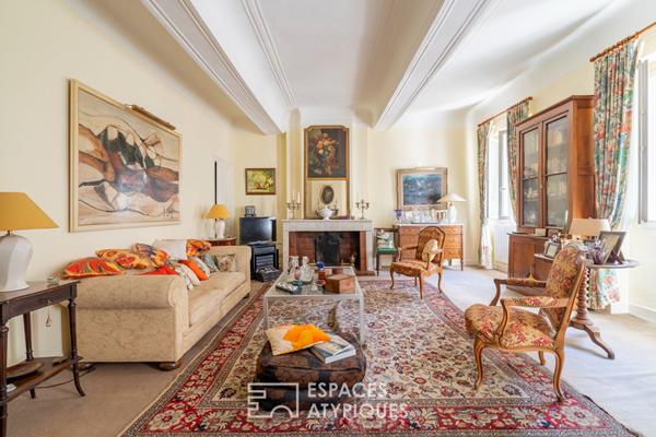 Dernier étage au caractère affirmé – Rue Sainte