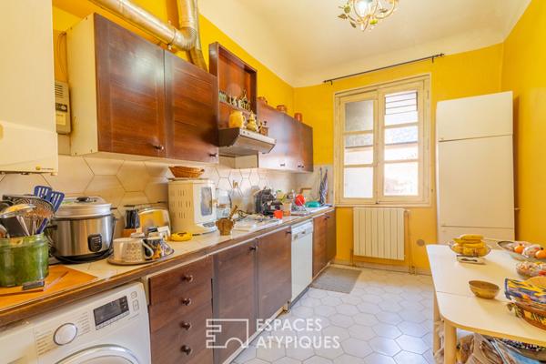 Dernier étage au caractère affirmé – Rue Sainte