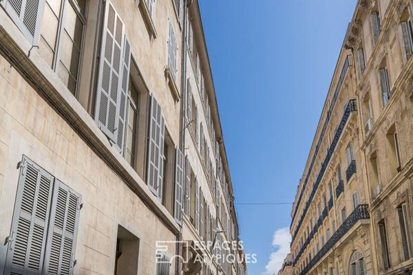 Dernier étage au caractère affirmé – Rue Sainte