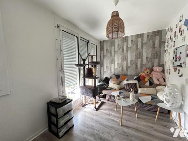 A VENDRE - APPARTEMENT T3 - LAVAL