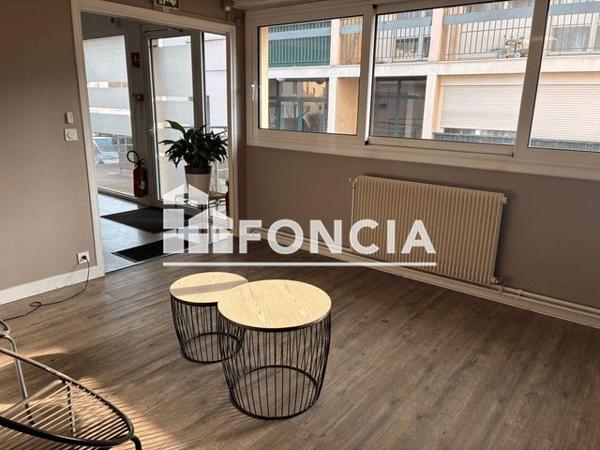 Location Local commercial 1 pièce 16.8 m² - 56 RUE DE LA CONVENTION Vienne 38200