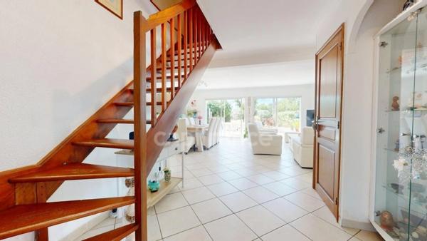 Maison à vendre 5 pièces GAREOULT (83)