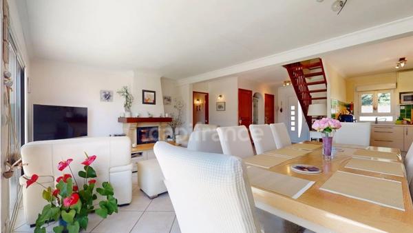 Maison à vendre 5 pièces GAREOULT (83)
