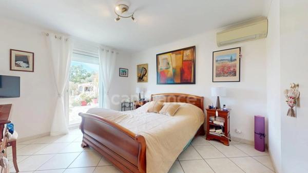 Maison à vendre 5 pièces GAREOULT (83)