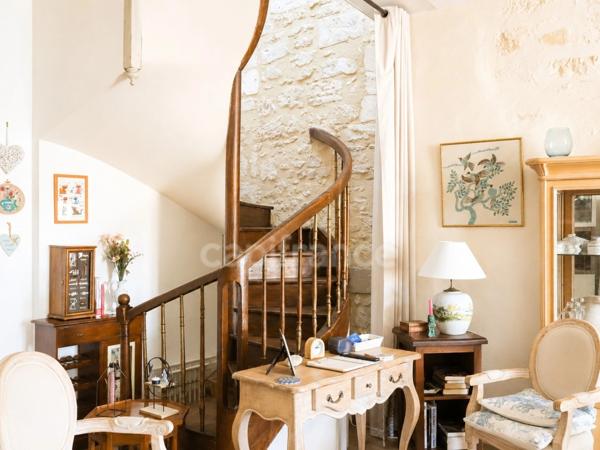 Immeuble de rapport mixte de 188 m² - Rentabilité attractive - Pons (17)