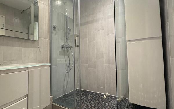 Appartement à louer    3 pièces • 69,83 m2 Paris 19