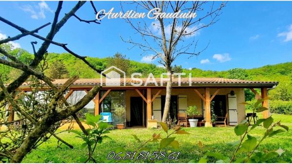 Maison avec grand terrain et véranda