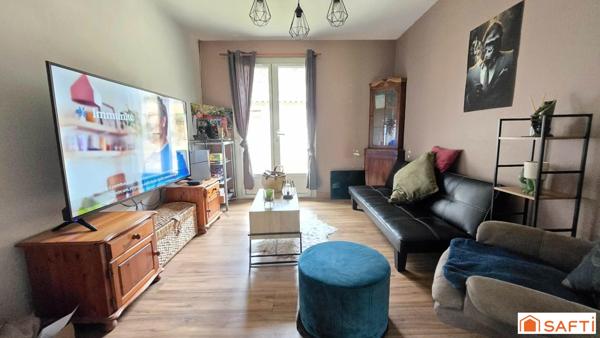 Maison avec grand terrain et véranda