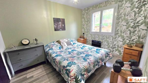 Maison avec grand terrain et véranda