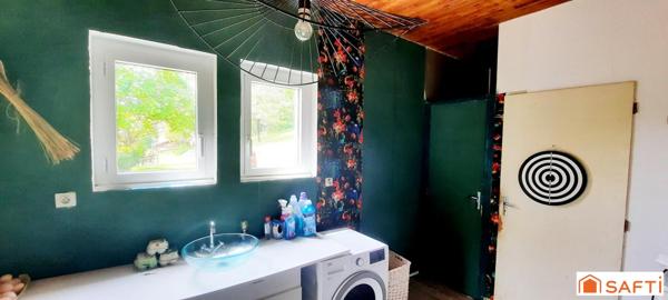 Maison avec grand terrain et véranda