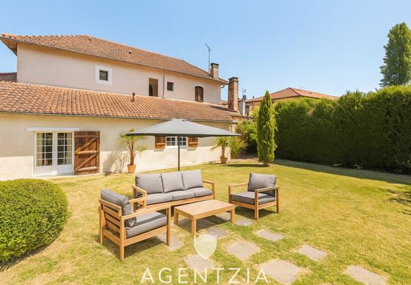 Biaudos (40390) Maison de charme 220 m² en plein cœur d’un village à proximité de Biaudos. Tout à pied.