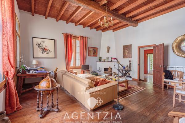 Biaudos (40390) Maison de charme 220 m² en plein cœur d’un village à proximité de Biaudos. Tout à pied.